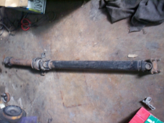 เพลากลางใส่รถBMW E36  ทั้งเส้น ตัดต่อแล้ว ใส่เครื่องตระกูลJZ เกียร์ธรรมดา ได้เลย สภาพดีไม่หลวม 1000บาท 0890671028