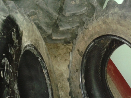 ขายแล้ว ขอบคุณพี่สติ บ้านโคกสูง-วังศิลา อ.แก้งคร้อ จ.ชัยภูมิ ยางรถไถเก่านอกถอด\% หน้า 14.9-24 หลัง18.4-34 ไฟร์สโตน MAND IN USA.