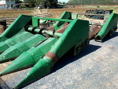 หัวเกี่ยวข้าวโพดจอร์นเดียร์