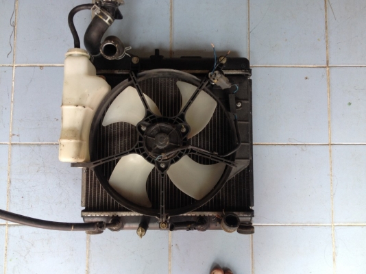 หม้อน้ำ JAZZ ติดพัดลมกระปุกน้ำครบเก่าญี่ปุ่นสภาพสวย