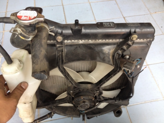 หม้อน้ำ JAZZ ติดพัดลมกระปุกน้ำครบเก่าญี่ปุ่นสภาพสวย