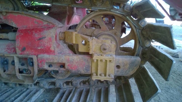 ขายรถเกี่ยวข้าวศักดิ์พัฒนา KM49 ปลายปี 50 เครื่อง 6HH - 210 แรง