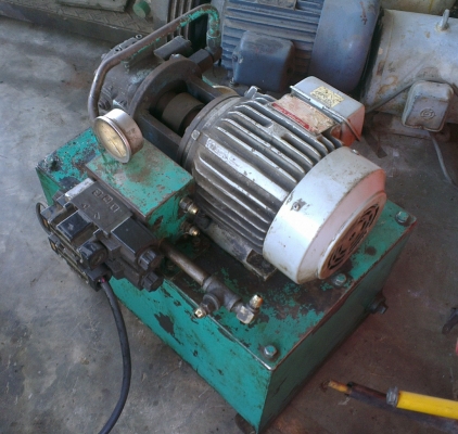 Sell> ขายชุดปั้มไฮดรอลิค มอเตอร์ 2 แรง 3 เฟส 380V. ปั้ม Nachi Japan วาวล์ Nachi Japan ด้วยครับ พร้อมใช้งาน สวยกริ๊บๆ