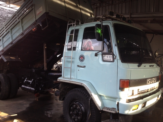 ขายรถอีซูซุ FTR 6 ล้อ ดั๊ม ร็อคกี้ 195 แรงม้า สนใจติดต่อ 080-4477814 พีรพงษ์