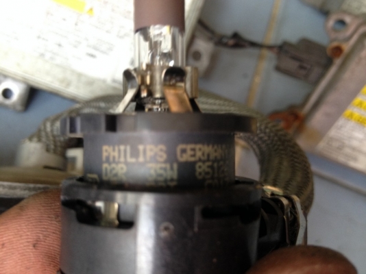 ไฟซีน่อนเเท้ JAPAN หลอด D2ชุดละ