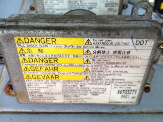 ไฟซีน่อนเเท้ JAPAN หลอด D2ชุดละ