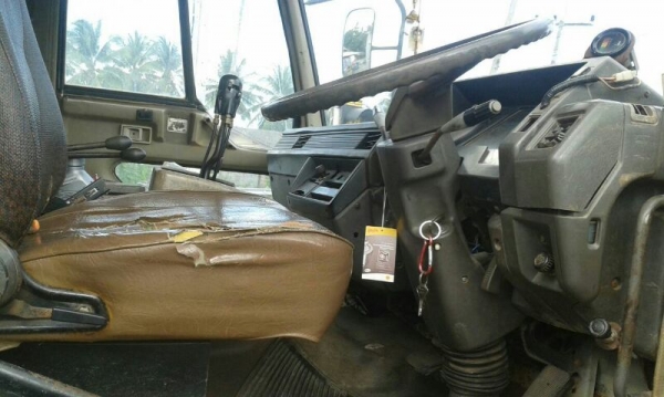 รถมิตซู 10 ล้อดั้ม FN527M - TF  220 แรงม้า.  สนใจติดต่อ 081 - 6079515