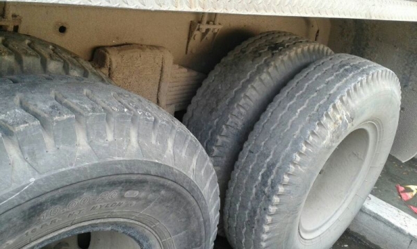 รถมิตซู 10 ล้อดั้ม FN527M - TF  220 แรงม้า.  สนใจติดต่อ 081 - 6079515