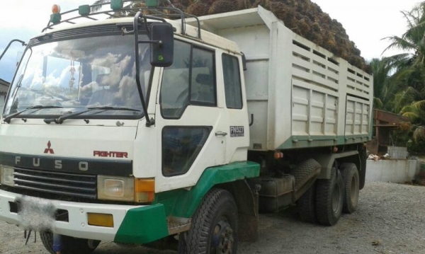 รถมิตซู 10 ล้อดั้ม FN527M - TF  220 แรงม้า.  สนใจติดต่อ 081 - 6079515