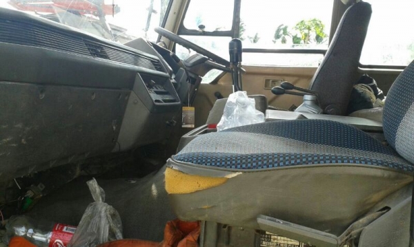 รถมิตซู 10 ล้อดั้ม FN527M - TF  220 แรงม้า.  สนใจติดต่อ 081 - 6079515