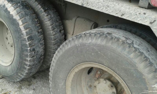 รถมิตซู 10 ล้อดั้ม FN527M - TF  220 แรงม้า.  สนใจติดต่อ 081 - 6079515