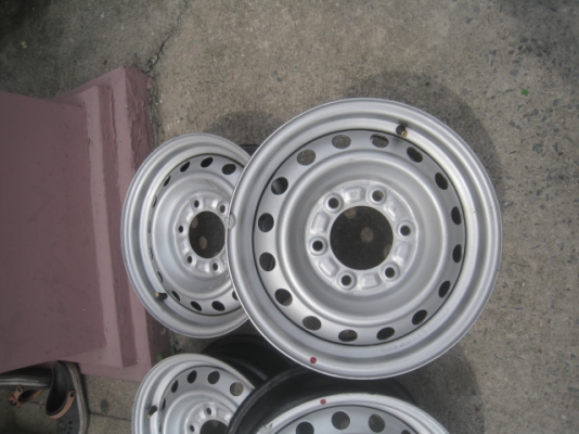 ขายกะทะล้อป้ายแดง Isuzu d-max ขอบ15 6รู139.7 ขายทั้งชุด 2,200 บาทครับ สนใจติดต่อเล็กคลองสามครับ 081-3747940