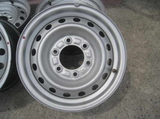 ขายกะทะล้อป้ายแดง Isuzu d-max ขอบ15 6รู139.7 ขายทั้งชุด 2,200 บาทครับ สนใจติดต่อเล็กคลองสามครับ 081-3747940