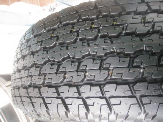 ขายล้อแม็กป้ายแดง Toyota Vigo 16"x7" et30 6รู139.7 พร้อมยาง Bridgestone Dueler H/T 840 265/70 r16 ยางผลิตสัปดาห์ที่ 49 ปี13 ตุ่มที่หน้ายางมีทุกเส้นครับ สีที่หน้ายางเห็นชัดเจน 2 เส้นอีก2 เส้นเห็นบ้างเล็กน้อย ขายทั้งชุด 22,900 บาทครับ สนใจติดต่อเล