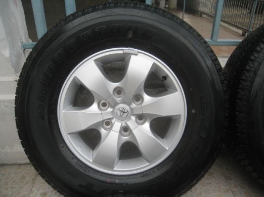 ขายล้อแม็กป้ายแดง Toyota Vigo 16"x7" et30 6รู139.7 พร้อมยาง Bridgestone Dueler H/T 840 265/70 r16 ยางผลิตสัปดาห์ที่ 49 ปี13 ตุ่มที่หน้ายางมีทุกเส้นครับ สีที่หน้ายางเห็นชัดเจน 2 เส้นอีก2 เส้นเห็นบ้างเล็กน้อย ขายทั้งชุด 22,900 บาทครับ สนใจติดต่อเล