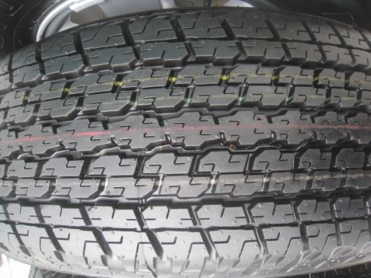 ขายล้อแม็กป้ายแดง Toyota Vigo 16"x7" et30 6รู139.7 พร้อมยาง Bridgestone Dueler H/T 840 265/70 r16 ยางผลิตสัปดาห์ที่ 49 ปี13 ตุ่มที่หน้ายางมีทุกเส้นครับ สีที่หน้ายางเห็นชัดเจน 2 เส้นอีก2 เส้นเห็นบ้างเล็กน้อย ขายทั้งชุด 22,900 บาทครับ สนใจติดต่อเล