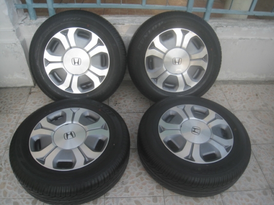 ขายล้อแม็กป้ายแดง Honda civic 15"x6" et45 5รู114.3 พร้อมยาง Dunlop sp sport300 195/65r15 ยางผลิตสัปดาห์ที่ 03,1 เส้น 04,2 เส้นและ05,1 เส้น ปี13 ตุ่มและสีที่หน้ายางมีทุกเส้นครับ ขายทั้งชุด 11,900 บาทครับ สนใจติดต่อเล็กคลองสามครับ 081-3747940
