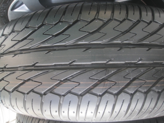 ขายล้อแม็กป้ายแดง Honda civic 15"x6" et45 5รู114.3 พร้อมยาง Dunlop sp sport300 195/65r15 ยางผลิตสัปดาห์ที่ 03,1 เส้น 04,2 เส้นและ05,1 เส้น ปี13 ตุ่มและสีที่หน้ายางมีทุกเส้นครับ ขายทั้งชุด 11,900 บาทครับ สนใจติดต่อเล็กคลองสามครับ 081-3747940