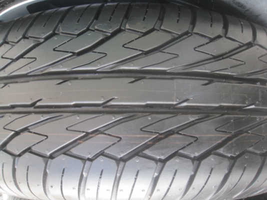 ขายล้อแม็กป้ายแดง Honda civic 15"x6" et45 5รู114.3 พร้อมยาง Dunlop sp sport300 195/65r15 ยางผลิตสัปดาห์ที่ 03,1 เส้น 04,2 เส้นและ05,1 เส้น ปี13 ตุ่มและสีที่หน้ายางมีทุกเส้นครับ ขายทั้งชุด 11,900 บาทครับ สนใจติดต่อเล็กคลองสามครับ 081-3747940