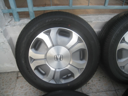 ขายล้อแม็กป้ายแดง Honda civic 15"x6" et45 5รู114.3 พร้อมยาง Dunlop sp sport300 195/65r15 ยางผลิตสัปดาห์ที่ 03,1 เส้น 04,2 เส้นและ05,1 เส้น ปี13 ตุ่มและสีที่หน้ายางมีทุกเส้นครับ ขายทั้งชุด 11,900 บาทครับ สนใจติดต่อเล็กคลองสามครับ 081-3747940