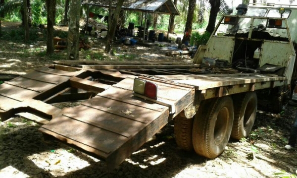 รถฮีโน่ 10 ล้อ ท้ายลาด KT925 /  168 แรงม้า.   สนใจติดต่อ 081 - 6079515