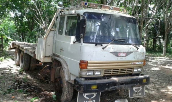 รถฮีโน่ 10 ล้อ ท้ายลาด KT925 /  168 แรงม้า.   สนใจติดต่อ 081 - 6079515