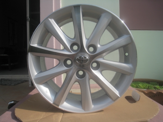 ขายล้อแม็ก toyota camry 16"x6.5" et45 5h114.3 สีเงินหน้าเงา