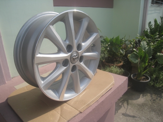 ขายล้อแม็ก toyota camry 16"x6.5" et45 5h114.3 สีเงินหน้าเงา