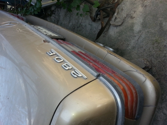 ขายรถ 3 คัน เบ๊นซ์, ฟอร์ด,นิสสัน นาวาร่า ไม่มีทะเบียน 2 คันฟอร์ดมีทะเบียนเพลาลอย