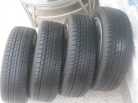 ขายล้อแม็ก jazz 16"x6" et53 4h100 ยาง bridgestone turanza er370 185/55r16 ยางผลิตสัปดาห์ที 13-1เส้น, 20-3เส้น ปี 13 ตุ่มหน้ายางเห็นลางๆ 2 เส้นครับ ขายทั้งชุด 11,900 บาทครับ สนใจติดต่อเล็กคลองสามครับ (081-3747940)