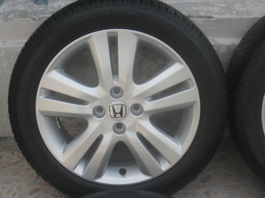 ขายล้อแม็ก jazz 16"x6" et53 4h100 ยาง bridgestone turanza er370 185/55r16 ยางผลิตสัปดาห์ที 13-1เส้น, 20-3เส้น ปี 13 ตุ่มหน้ายางเห็นลางๆ 2 เส้นครับ ขายทั้งชุด 11,900 บาทครับ สนใจติดต่อเล็กคลองสามครับ (081-3747940)