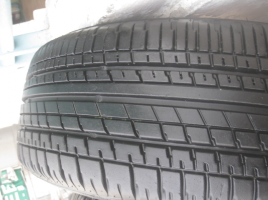 ขายล้อแม็ก jazz 16"x6" et53 4h100 ยาง bridgestone turanza er370 185/55r16 ยางผลิตสัปดาห์ที 13-1เส้น, 20-3เส้น ปี 13 ตุ่มหน้ายางเห็นลางๆ 2 เส้นครับ ขายทั้งชุด 11,900 บาทครับ สนใจติดต่อเล็กคลองสามครับ (081-3747940)