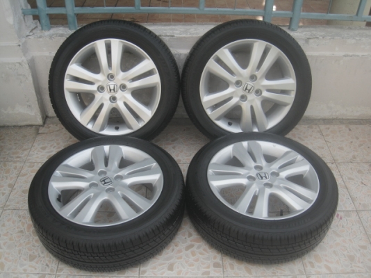 ขายล้อแม็ก jazz 16"x6" et53 4h100 ยาง bridgestone turanza er370 185/55r16 ยางผลิตสัปดาห์ที 13-1เส้น, 20-3เส้น ปี 13 ตุ่มหน้ายางเห็นลางๆ 2 เส้นครับ ขายทั้งชุด 11,900 บาทครับ สนใจติดต่อเล็กคลองสามครับ (081-3747940)