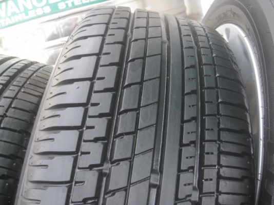 ขายล้อแม็ก jazz 16"x6" et53 4h100 ยาง bridgestone turanza er370 185/55r16 ยางผลิตสัปดาห์ที 13-1เส้น, 20-3เส้น ปี 13 ตุ่มหน้ายางเห็นลางๆ 2 เส้นครับ ขายทั้งชุด 11,900 บาทครับ สนใจติดต่อเล็กคลองสามครับ (081-3747940)