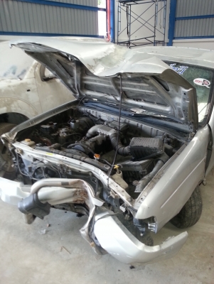 ขายรถ 3 คัน เบ๊นซ์, ฟอร์ด,นิสสัน นาวาร่า ไม่มีทะเบียน 2 คันฟอร์ดมีทะเบียนเพลาลอย