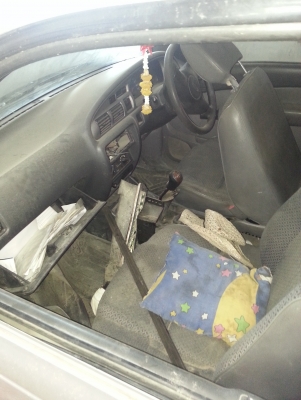 ขายรถ 3 คัน เบ๊นซ์, ฟอร์ด,นิสสัน นาวาร่า ไม่มีทะเบียน 2 คันฟอร์ดมีทะเบียนเพลาลอย