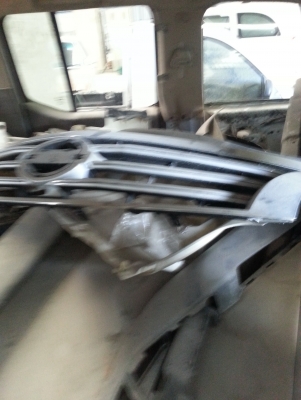 ขายรถ 3 คัน เบ๊นซ์, ฟอร์ด,นิสสัน นาวาร่า ไม่มีทะเบียน 2 คันฟอร์ดมีทะเบียนเพลาลอย