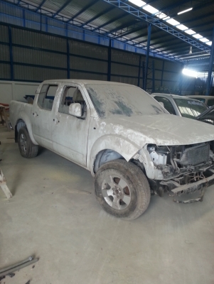 ขายรถ 3 คัน เบ๊นซ์, ฟอร์ด,นิสสัน นาวาร่า ไม่มีทะเบียน 2 คันฟอร์ดมีทะเบียนเพลาลอย