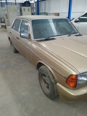 ขายรถ 3 คัน เบ๊นซ์, ฟอร์ด,นิสสัน นาวาร่า ไม่มีทะเบียน 2 คันฟอร์ดมีทะเบียนเพลาลอย