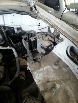 ขายรถ 3 คัน เบ๊นซ์, ฟอร์ด,นิสสัน นาวาร่า ไม่มีทะเบียน 2 คันฟอร์ดมีทะเบียนเพลาลอย