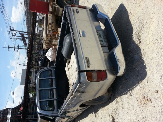 ขายรถ 3 คัน เบ๊นซ์, ฟอร์ด,นิสสัน นาวาร่า ไม่มีทะเบียน 2 คันฟอร์ดมีทะเบียนเพลาลอย