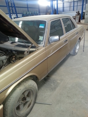 ขายรถ 3 คัน เบ๊นซ์, ฟอร์ด,นิสสัน นาวาร่า ไม่มีทะเบียน 2 คันฟอร์ดมีทะเบียนเพลาลอย