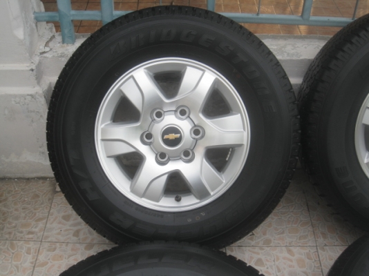ขายล้อแม็ก colorado/trailblazer 16"x6.5" et33 6h139.7 ยาง bridgestone dueler h/t 689 245/70r16 ยางผลิตสัปดาห์ที่ 22-2เส้น, 24-2เส้น ปี13 ตุ่มหน้ายางมี 2 เส้นครับ ขายทั้งชุด 18,500 บาทครับ สนใจติดต่อเล็กคลองสามครับ (081-3747940)