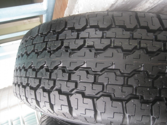 ขายล้อแม็ก colorado/trailblazer 16"x6.5" et33 6h139.7 ยาง bridgestone dueler h/t 689 245/70r16 ยางผลิตสัปดาห์ที่ 22-2เส้น, 24-2เส้น ปี13 ตุ่มหน้ายางมี 2 เส้นครับ ขายทั้งชุด 18,500 บาทครับ สนใจติดต่อเล็กคลองสามครับ (081-3747940)