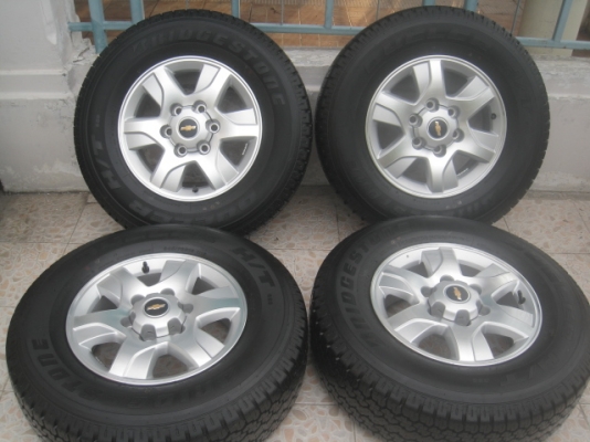 ขายล้อแม็ก colorado/trailblazer 16"x6.5" et33 6h139.7 ยาง bridgestone dueler h/t 689 245/70r16 ยางผลิตสัปดาห์ที่ 22-2เส้น, 24-2เส้น ปี13 ตุ่มหน้ายางมี 2 เส้นครับ ขายทั้งชุด 18,500 บาทครับ สนใจติดต่อเล็กคลองสามครับ (081-3747940)