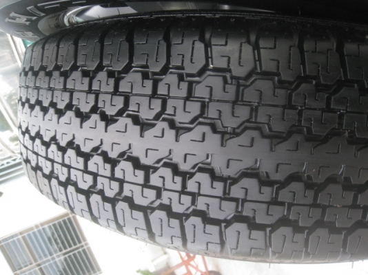 ขายล้อแม็ก colorado/trailblazer 16"x6.5" et33 6h139.7 ยาง bridgestone dueler h/t 689 245/70r16 ยางผลิตสัปดาห์ที่ 22-2เส้น, 24-2เส้น ปี13 ตุ่มหน้ายางมี 2 เส้นครับ ขายทั้งชุด 18,500 บาทครับ สนใจติดต่อเล็กคลองสามครับ (081-3747940)