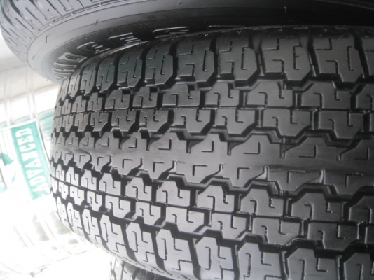 ขายล้อแม็ก colorado/trailblazer 16"x6.5" et33 6h139.7 ยาง bridgestone dueler h/t 689 245/70r16 ยางผลิตสัปดาห์ที่ 22-2เส้น, 24-2เส้น ปี13 ตุ่มหน้ายางมี 2 เส้นครับ ขายทั้งชุด 18,500 บาทครับ สนใจติดต่อเล็กคลองสามครับ (081-3747940)