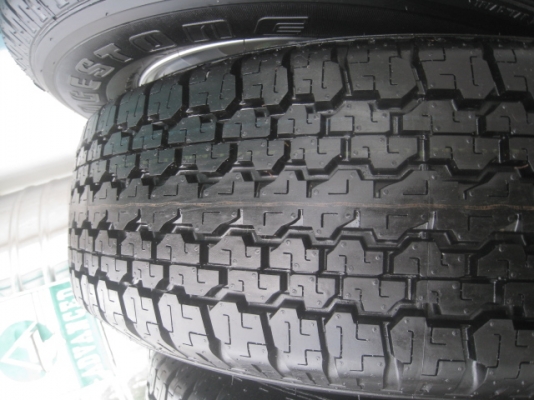 ขายล้อแม็ก colorado/trailblazer 16"x6.5" et33 6h139.7 ยาง bridgestone dueler h/t 689 245/70r16 ยางผลิตสัปดาห์ที่ 22-2เส้น, 24-2เส้น ปี13 ตุ่มหน้ายางมี 2 เส้นครับ ขายทั้งชุด 18,500 บาทครับ สนใจติดต่อเล็กคลองสามครับ (081-3747940)