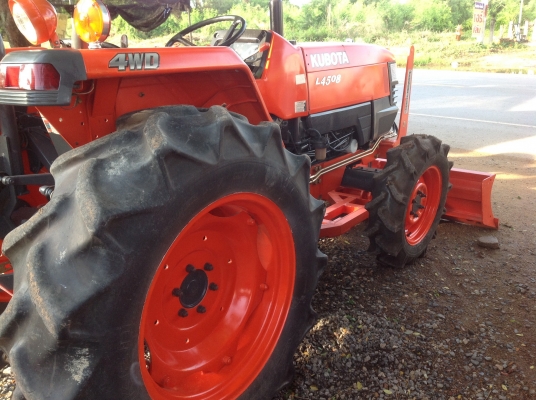 ปัญญาแทรคเตอร์มาแล้ว...จัดมาให้ครับ รีบโดยด่วน.คูโบต้า L4508 พร้อมใบมีดตราช้าง ยางหน้าใหม่