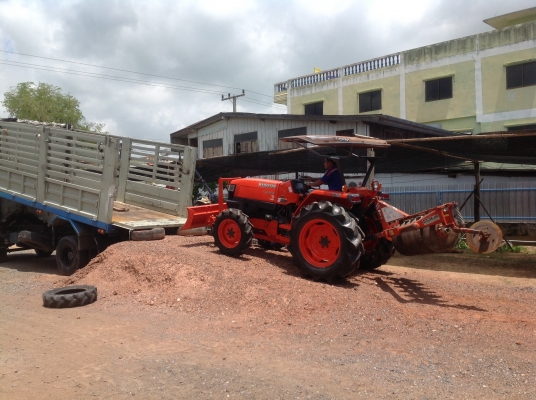 ปัญญาแทรคเตอร์มาแล้ว...จัดมาให้ครับ รีบโดยด่วน.คูโบต้า L4508 พร้อมใบมีดตราช้าง ยางหน้าใหม่